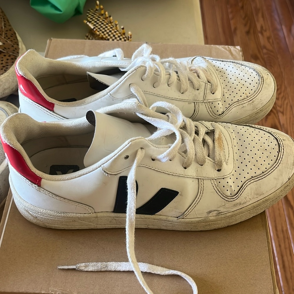 Veja V-10 Sneakers